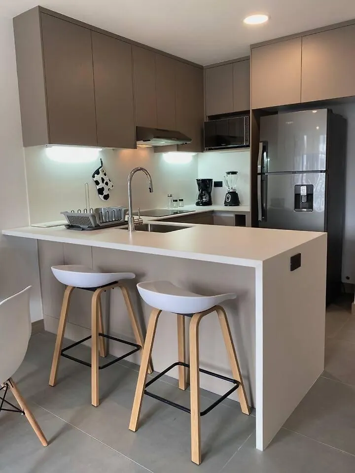 Suite De Lujo Con Balcon En Edificio Neo Quito