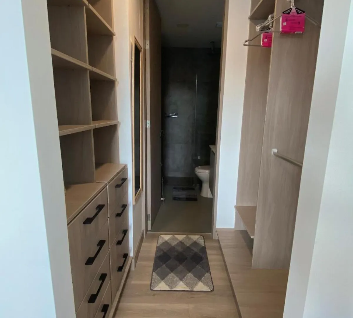 Suite De Lujo Con Balcon En Edificio Neo Quito Ecuador